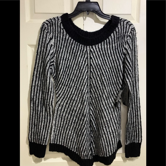 Razzle Dazzle Black/White Sweater and Grey/White in Size Medium. - Picture 3 of 4